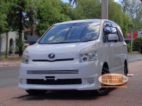 TOYOTA NEW VOXY 2009