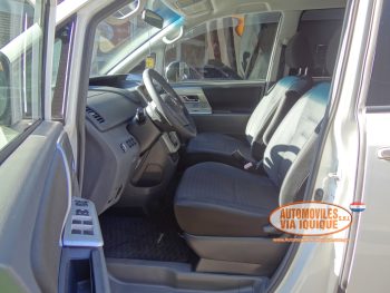 TOYOTA NEW VOXY AÑO 2010