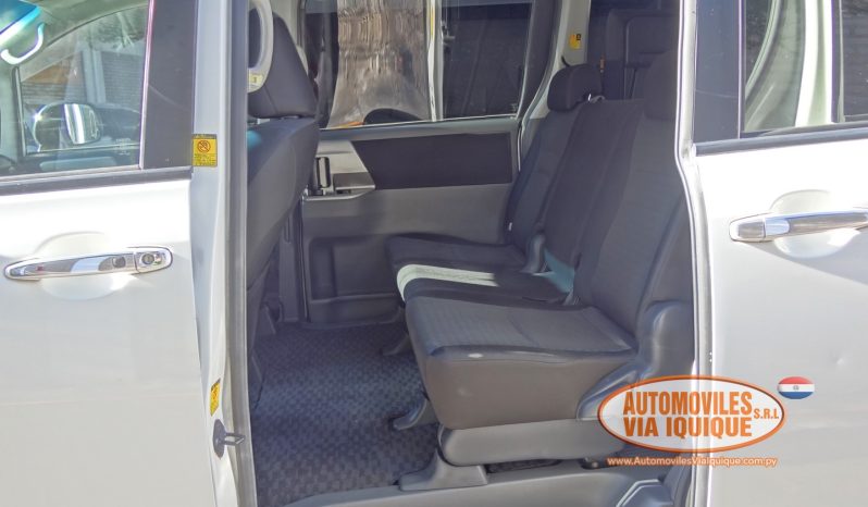 
								TOYOTA NEW VOXY AÑO 2010 full									
