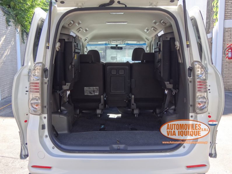 
								TOYOTA NEW VOXY AÑO 2010 full									