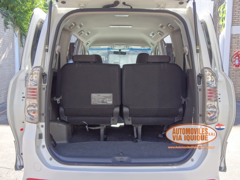 
								TOYOTA NEW VOXY AÑO 2010 full									