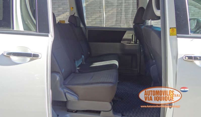 
								TOYOTA NEW VOXY AÑO 2010 full									