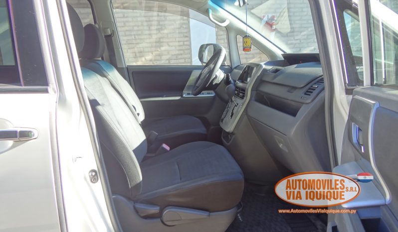 
								TOYOTA NEW VOXY AÑO 2010 full									