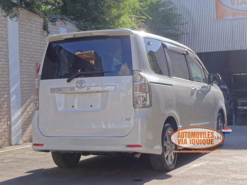 
								TOYOTA NEW VOXY AÑO 2010 full									