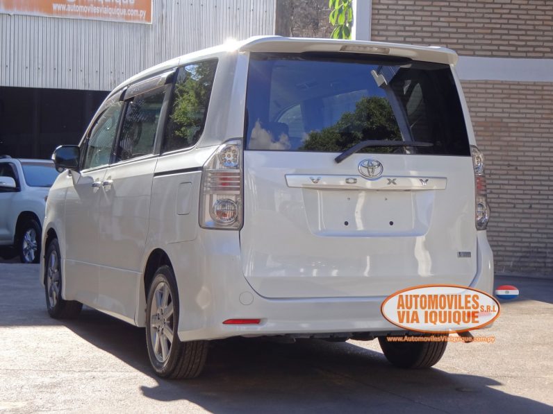 
								TOYOTA NEW VOXY AÑO 2010 full									