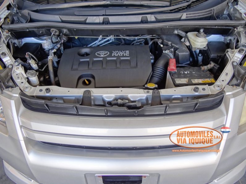 
								TOYOTA NOAH AÑO 2008 full									