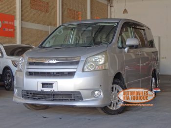 TOYOTA NOAH AÑO 2008