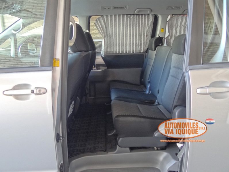 
								TOYOTA NOAH AÑO 2008 full									