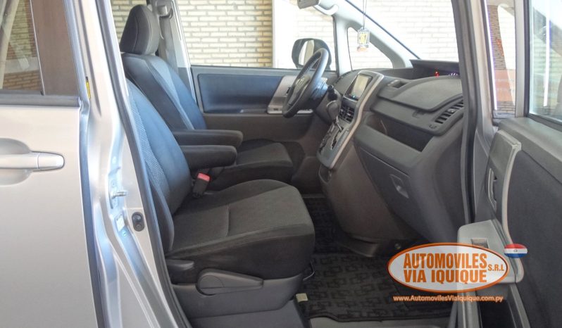 
								TOYOTA NOAH AÑO 2008 full									