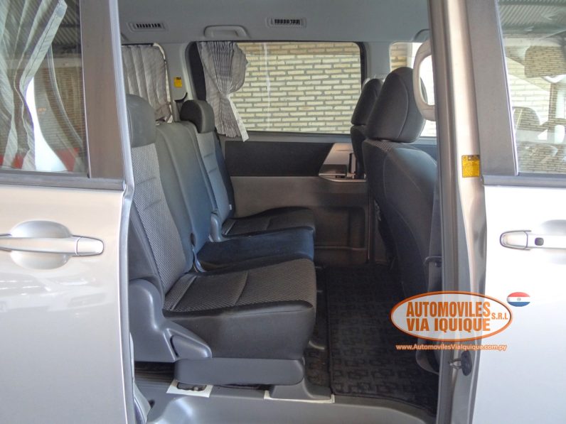 
								TOYOTA NOAH AÑO 2008 full									