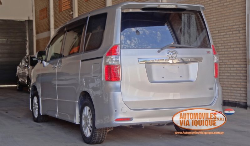
								TOYOTA NOAH AÑO 2008 full									