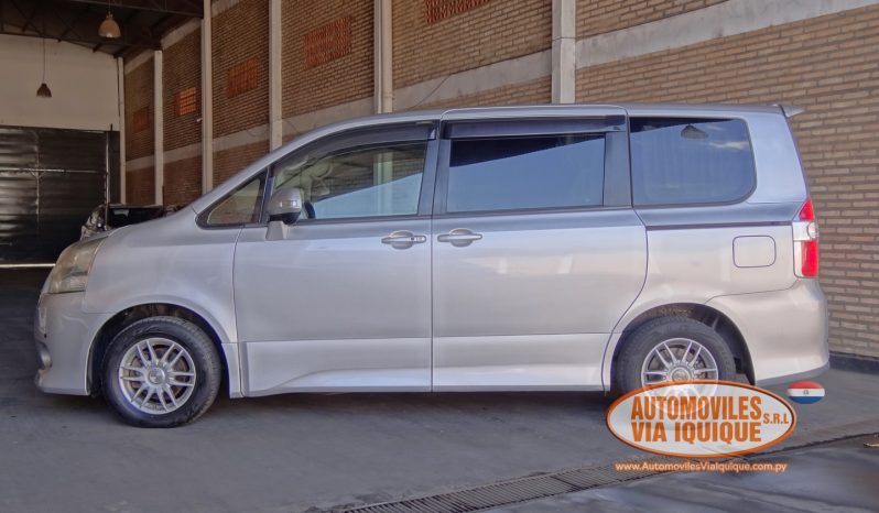 
								TOYOTA NOAH AÑO 2008 full									