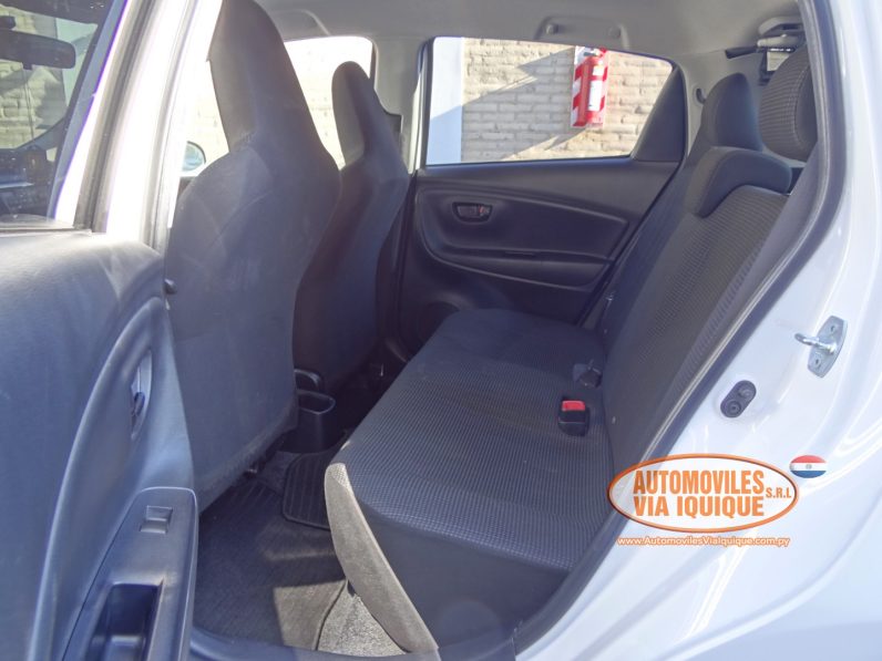 
								TOYOTA NEW VITZ AÑO 2015 full									