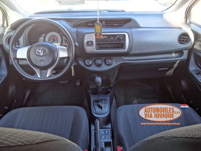 
								TOYOTA NEW VITZ AÑO 2015 full									