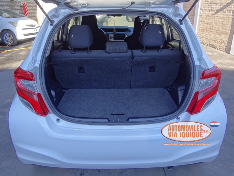 
								TOYOTA NEW VITZ AÑO 2015 full									