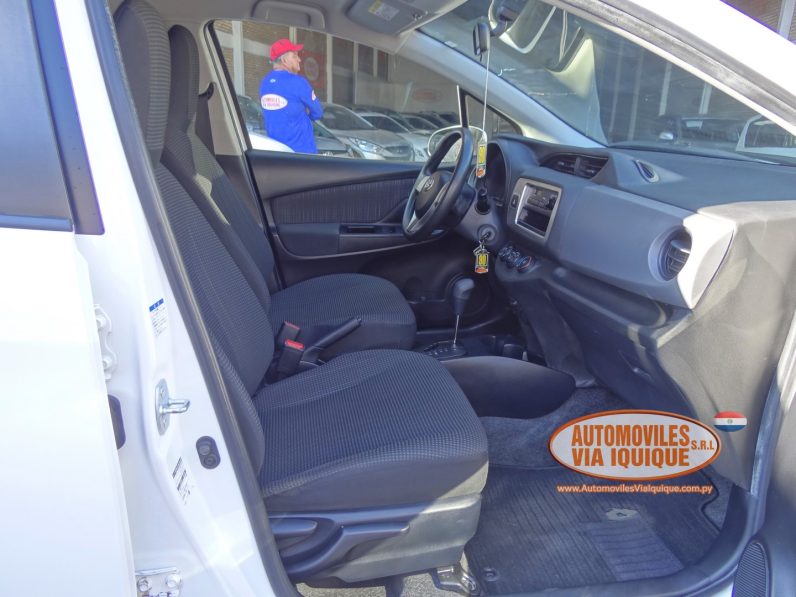 
								TOYOTA NEW VITZ AÑO 2015 full									