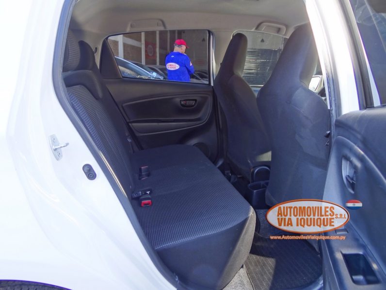 
								TOYOTA NEW VITZ AÑO 2015 full									