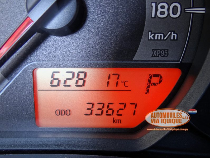 
								TOYOTA NEW VITZ AÑO 2015 full									