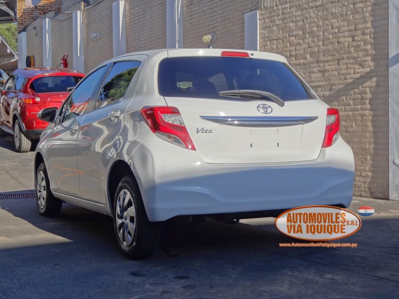 
								TOYOTA NEW VITZ AÑO 2015 full									