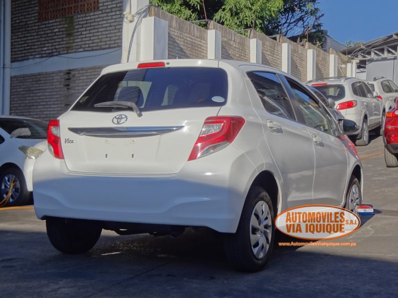 
								TOYOTA NEW VITZ AÑO 2015 full									
