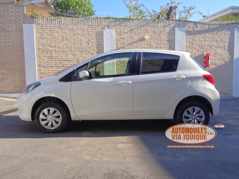 
								TOYOTA NEW VITZ AÑO 2015 full									