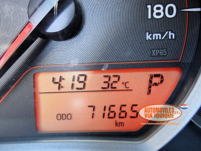 
								TOYOTA NEW VITZ AÑO 2011 full									