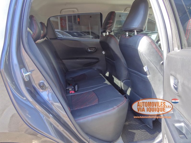 
								TOYOTA NEW VITZ AÑO 2011 full									