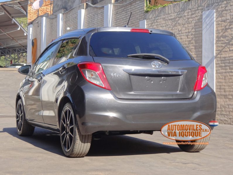 
								TOYOTA NEW VITZ AÑO 2011 full									