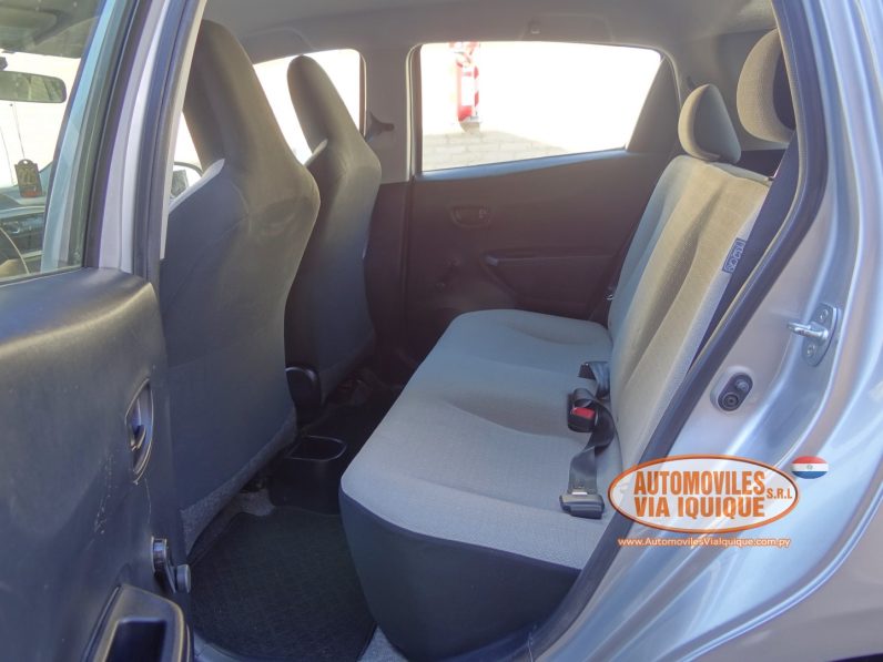 
								TOYOTA NEW VITZ AÑO 2012 full									