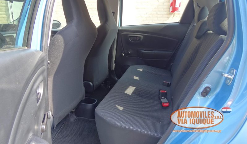 
								TOYOTA NEW VITZ AÑO 2015 full									