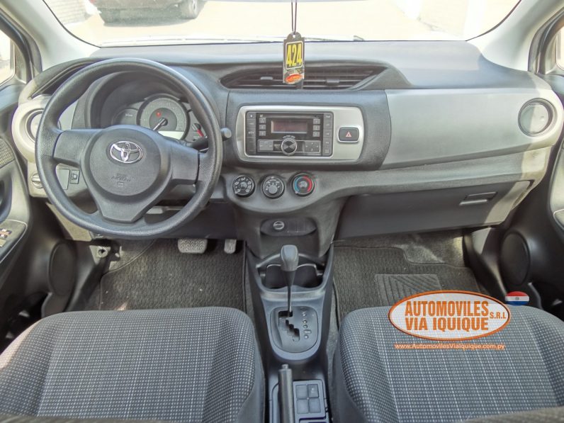 
								TOYOTA NEW VITZ AÑO 2015 full									