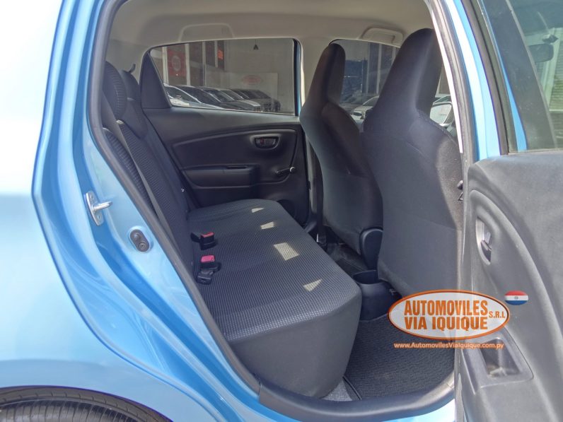 
								TOYOTA NEW VITZ AÑO 2015 full									
