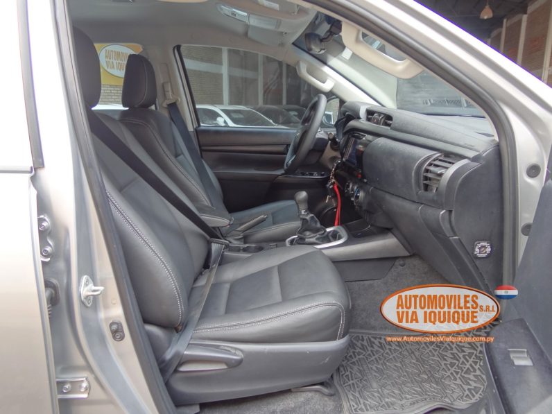 
								TOYOTA HILUX AÑO 2019 full									