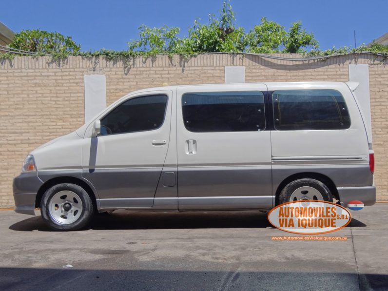 
								TOYOTA GRAN HIACE AÑO 2000 full									