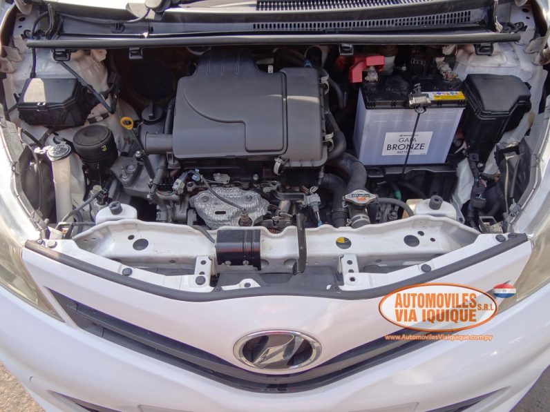 
								TOYOTA NEW VITZ AÑO 2013 full									
