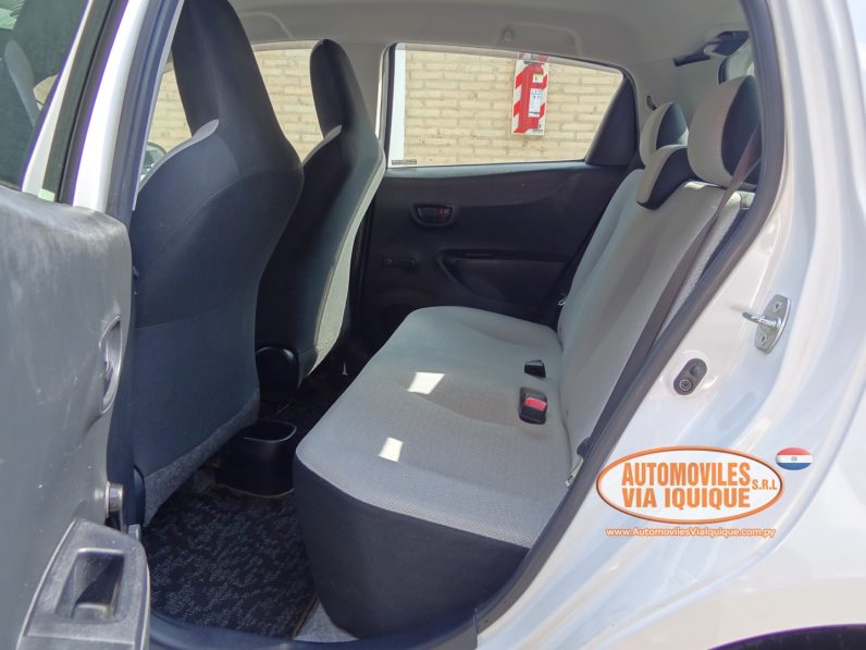 
								TOYOTA NEW VITZ AÑO 2013 full									