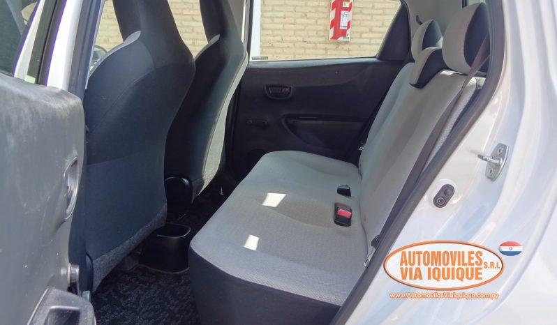 
								TOYOTA NEW VITZ AÑO 2013 full									