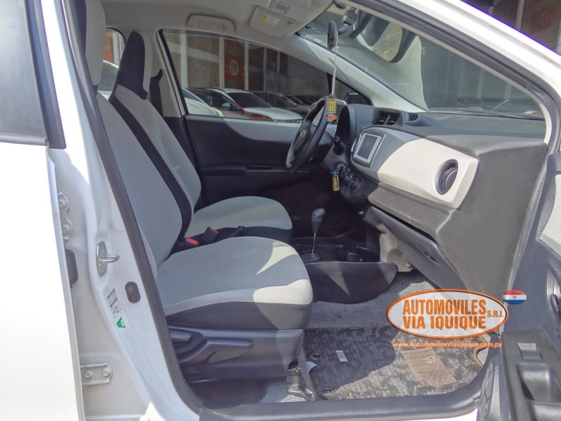 
								TOYOTA NEW VITZ AÑO 2013 full									
