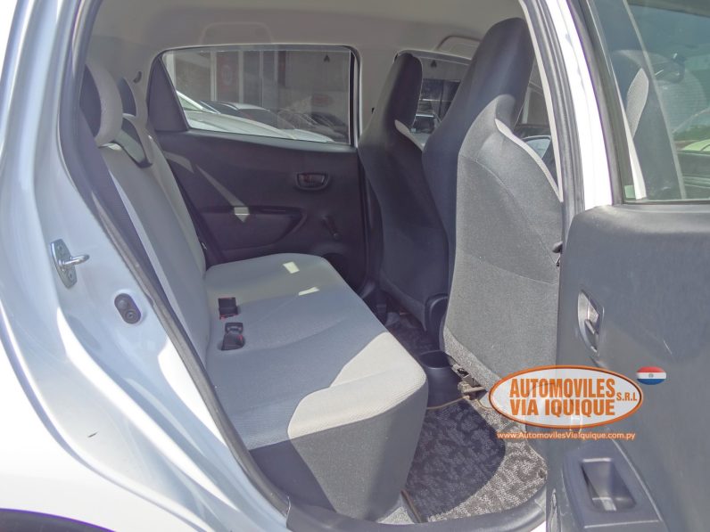 
								TOYOTA NEW VITZ AÑO 2013 full									