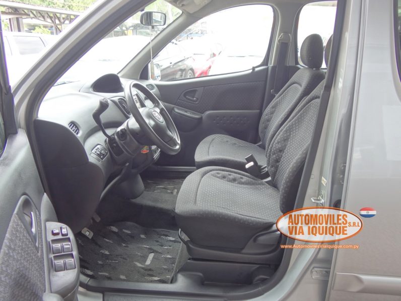 
								TOYOTA FUNCARGO AÑO 2003 full									