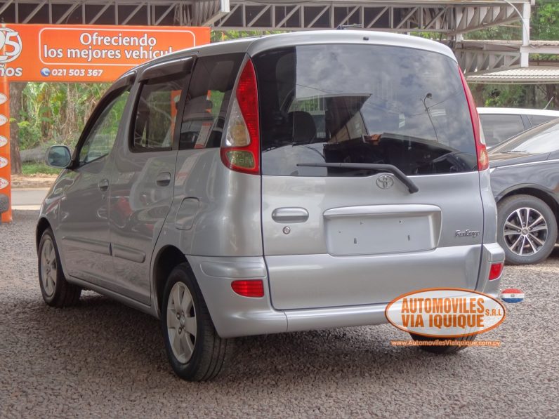 
								TOYOTA FUNCARGO AÑO 2003 full									