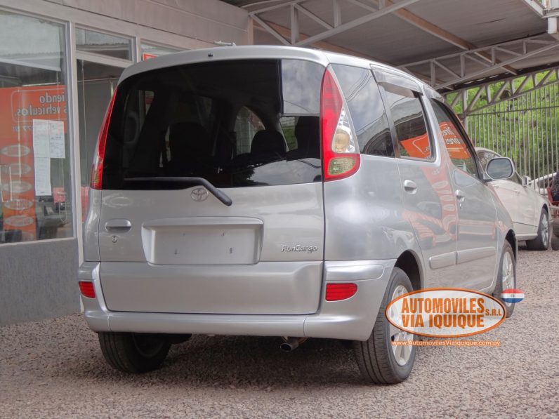 
								TOYOTA FUNCARGO AÑO 2003 full									