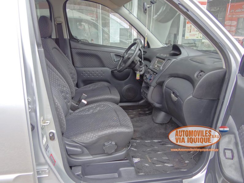 
								TOYOTA FUNCARGO AÑO 2003 full									