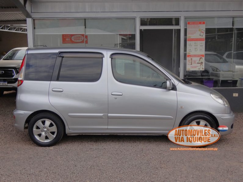 
								TOYOTA FUNCARGO AÑO 2003 full									