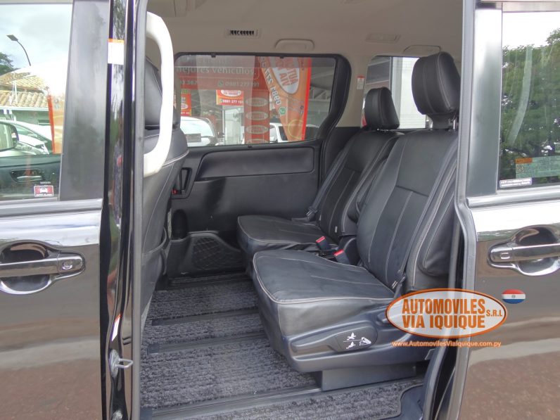 
								TOYOTA NEW NOAH AÑO 2014 full									