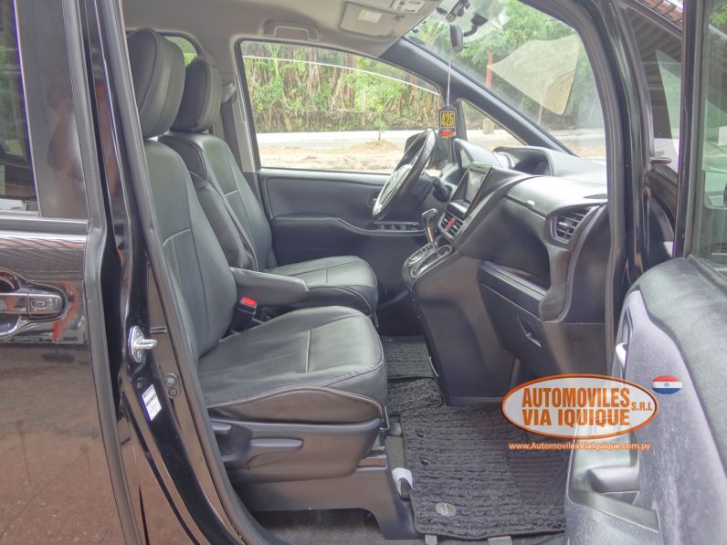 
								TOYOTA NEW NOAH AÑO 2014 full									