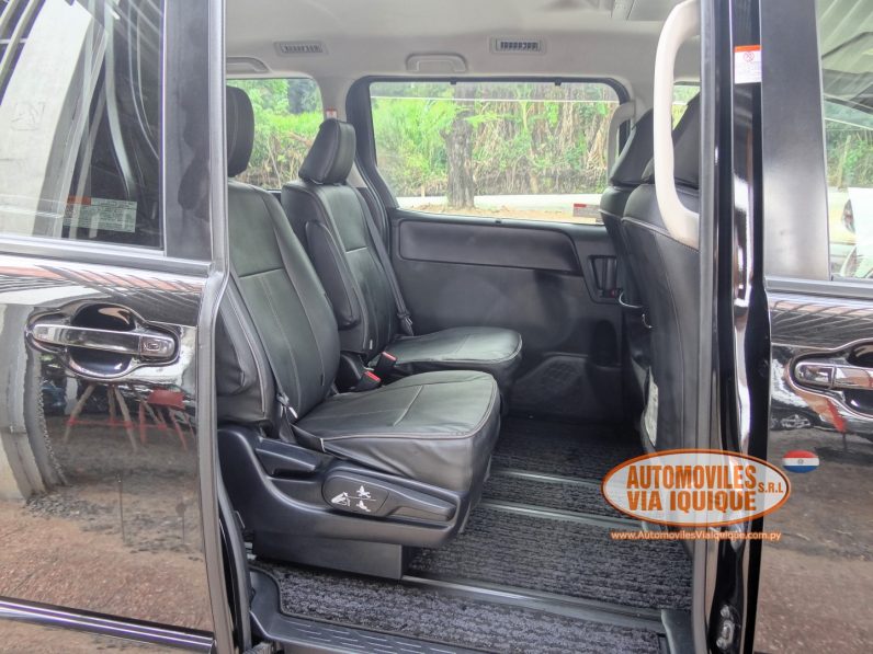 
								TOYOTA NEW NOAH AÑO 2014 full									