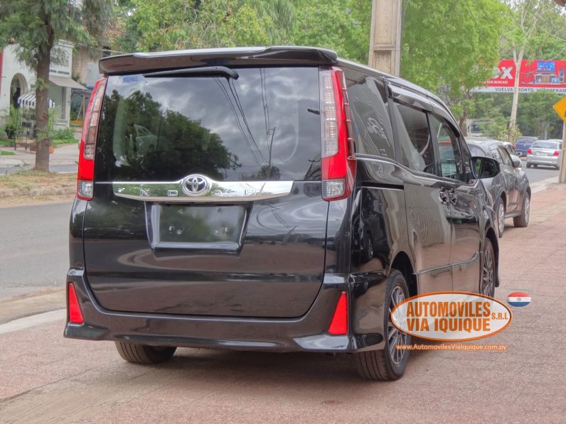 
								TOYOTA NEW NOAH AÑO 2014 full									