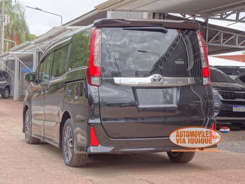 
								TOYOTA NEW NOAH AÑO 2014 full									