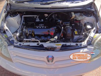 TOYOTA IST AÑO 2004